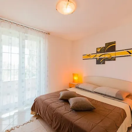 Apartman Dragica Apartment *